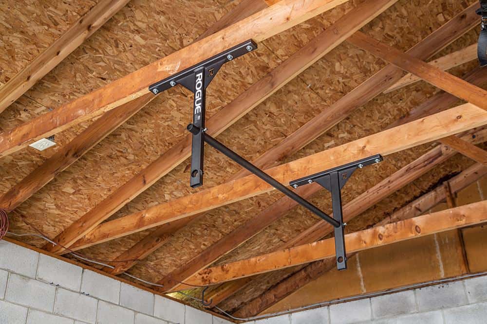 Rogue P-5V pull up bar mounted to ceiling